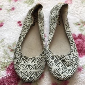 NWT fs | ny Flats